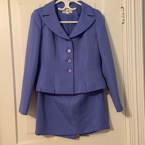 Le Suit 2 piece skirt suit in periwinkle